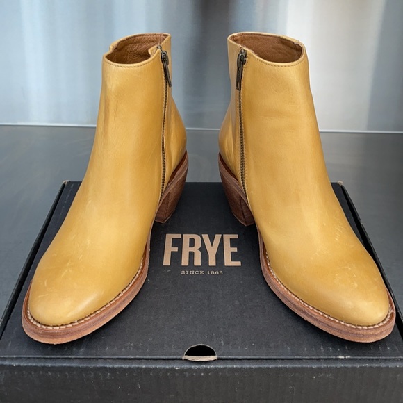 sundance frye boots